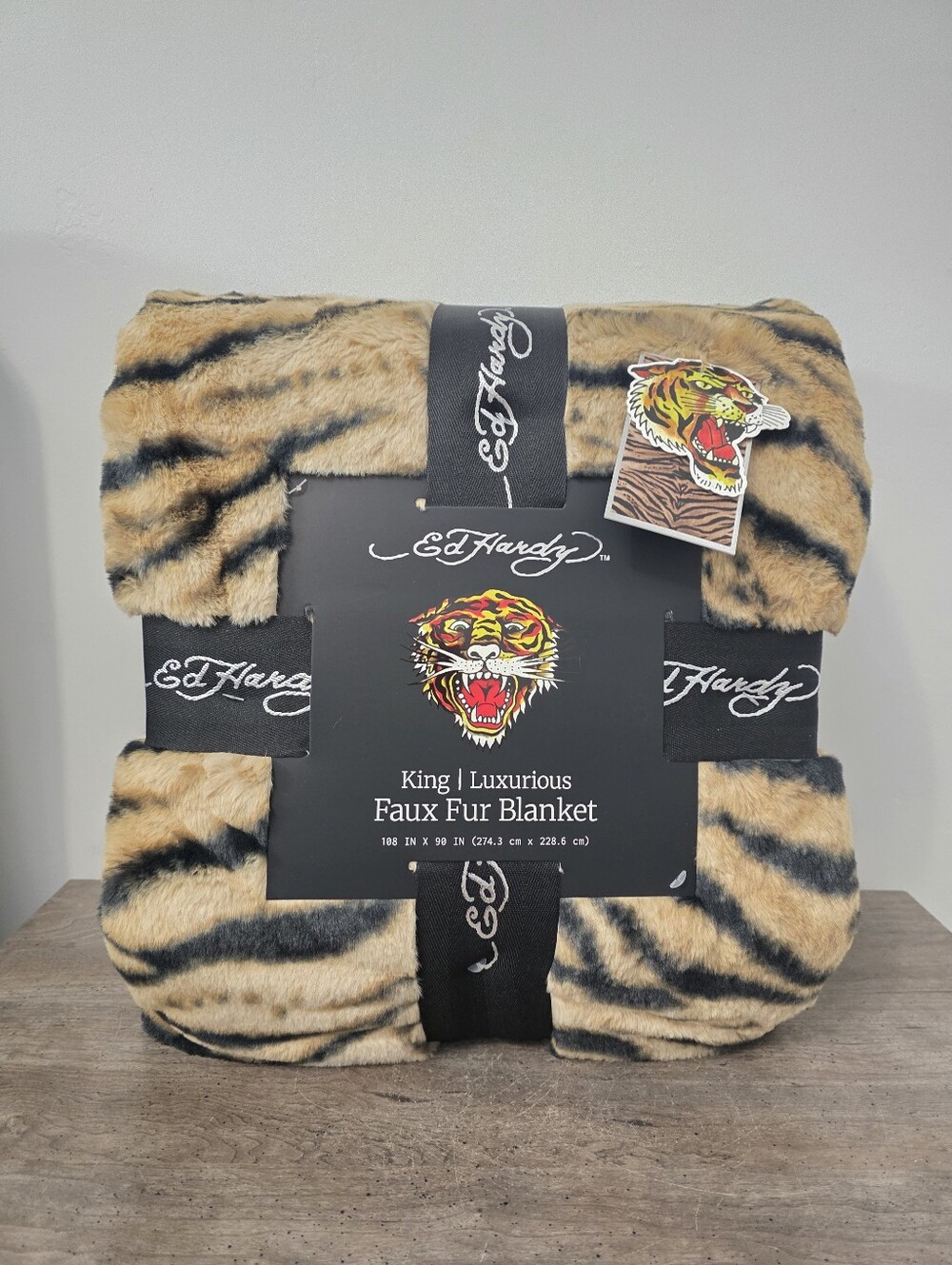 Ed Hardy KING Luxurious Faux Fur Blanket Tiger Print Brand New 108in x 90in
